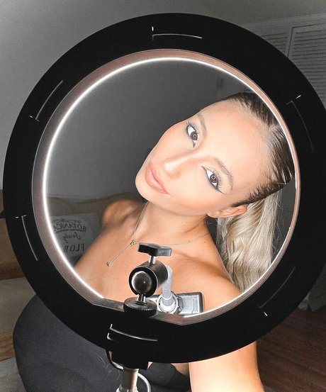 BustyAna erotic pornstar photo