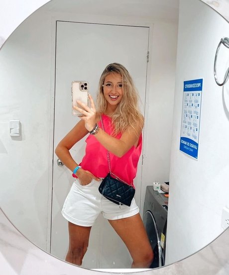 BustyAna star photos