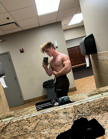 itscodyandrew model hot photos