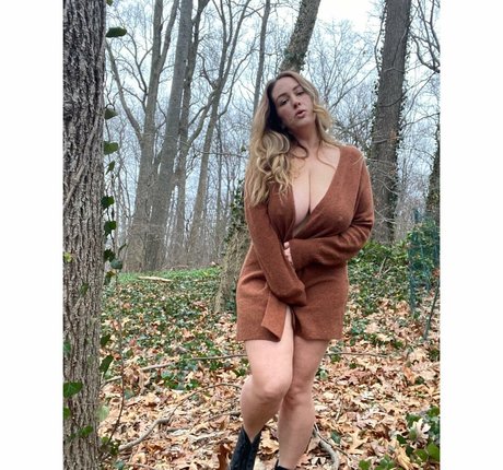 LeeAnne nude model image