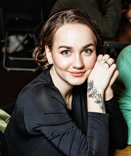 Regina Rodnova erotic pornstar images