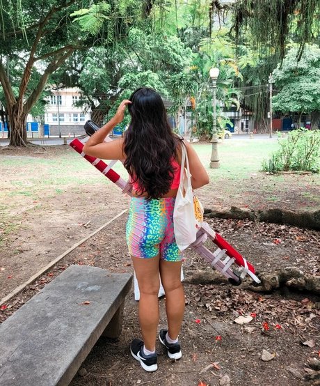 Bella Barp model image