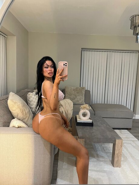 Hollyydollyy adult model photo