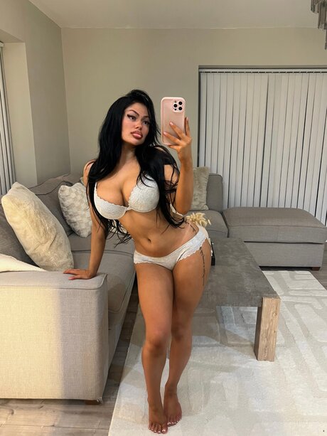 Hollyydollyy pretty star pictures