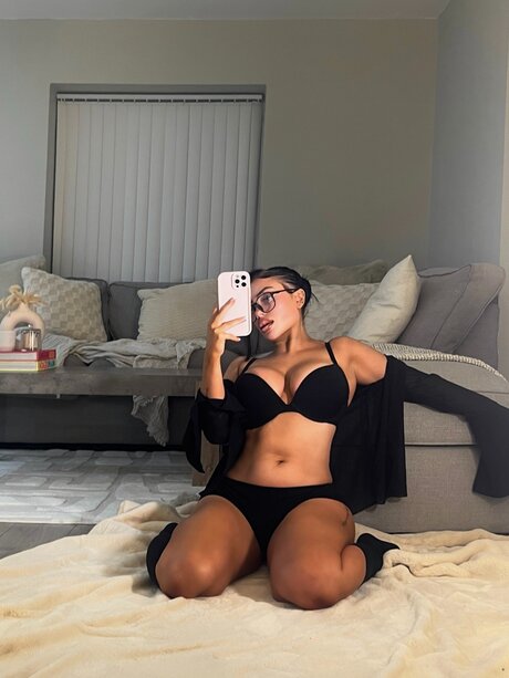 Hollyydollyy star art img