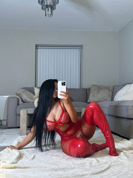 Hollyydollyy sex model img