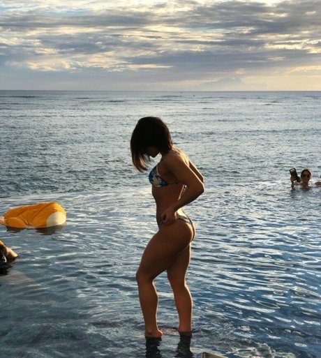 Sarah Ackman hot actress photo