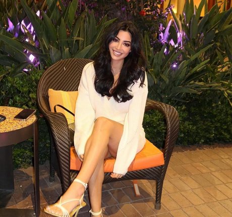 Elwa Saleh porn actress archive