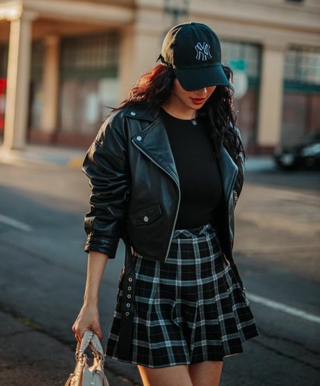 Elwa Saleh star erotic galleries