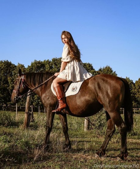 tasha fit2 naked model picture