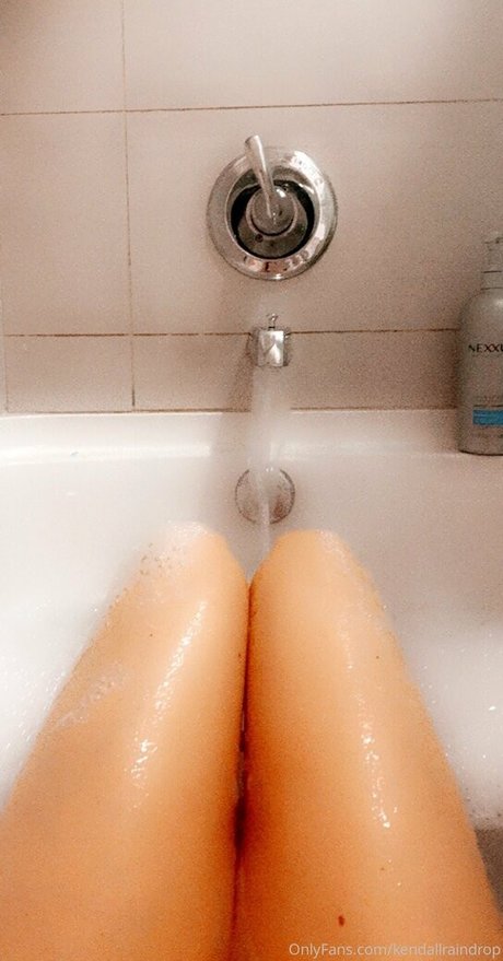 Kendallraindrop model beautiful photo