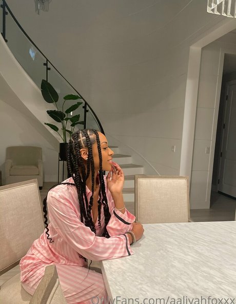 aaliyahfoxxx model hot galleries