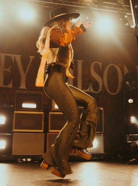 Lainey Wilson nude actress pics