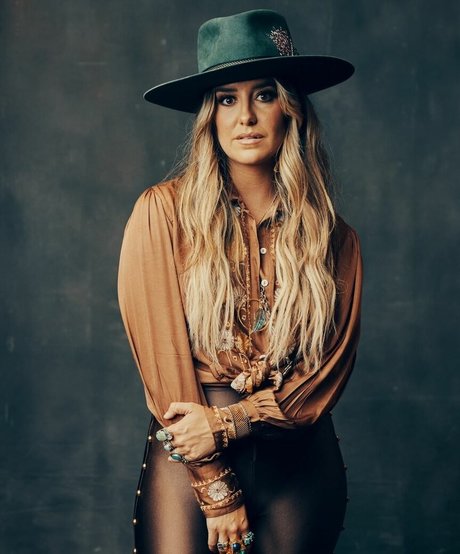 Lainey Wilson erotic actress galleries