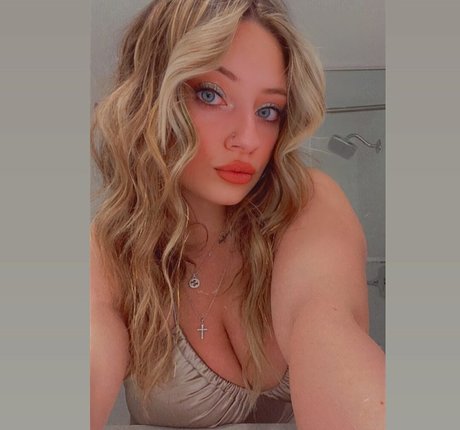 Ali Cortese model xxx photo