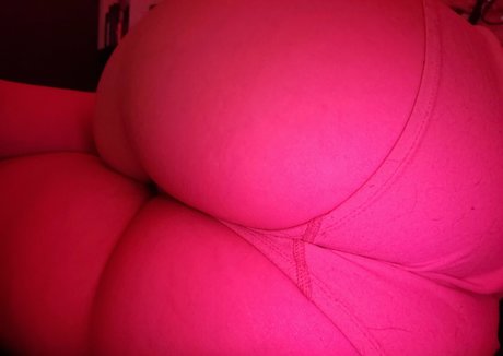 widdlebatfree erotic model picture