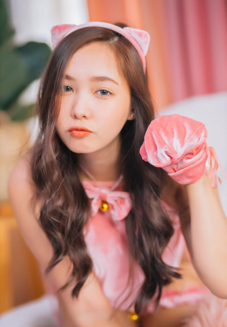 Nachpatcharawee Arjsalee pornographic model pic