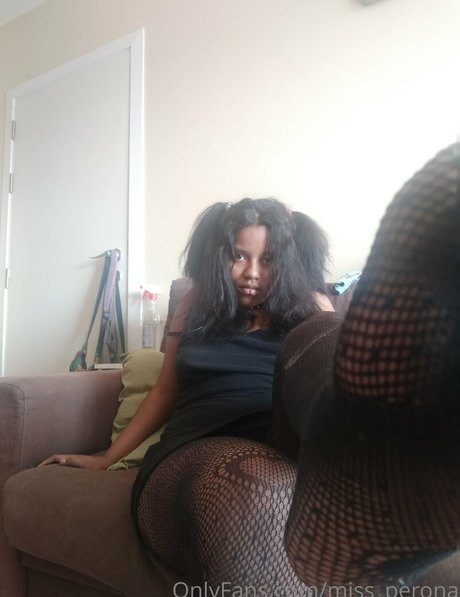 miss perona model art galleries