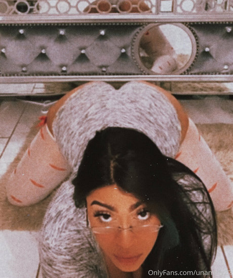 unamilfy22 model hd image