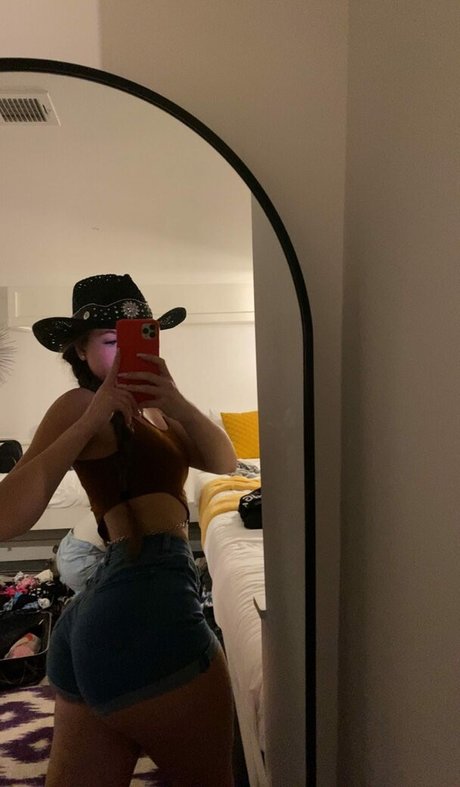 Taylor Hansen perfect star photo