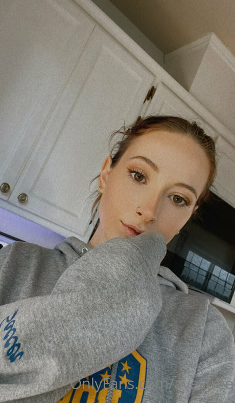 busty mom onlyfans beautiful naked pics