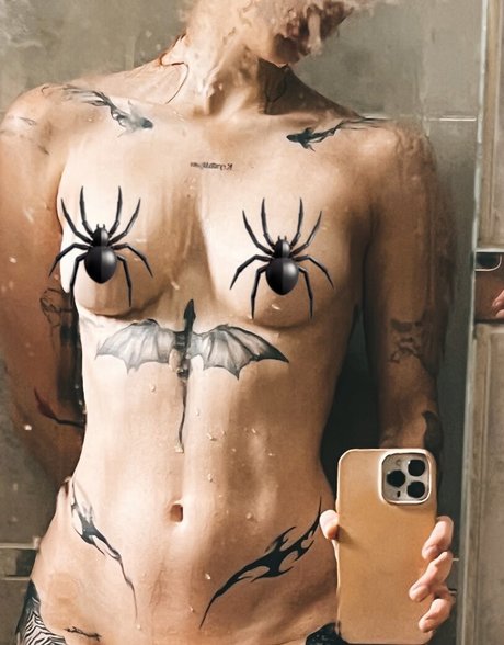 Emsloan pornographic model pics