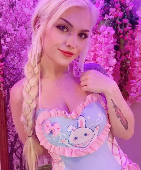 girl on girl onlyfans beautiful naked picture