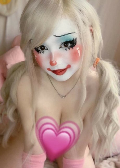 e hug model nudes archive