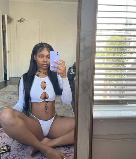 Sharondaduhdon pretty actress photo