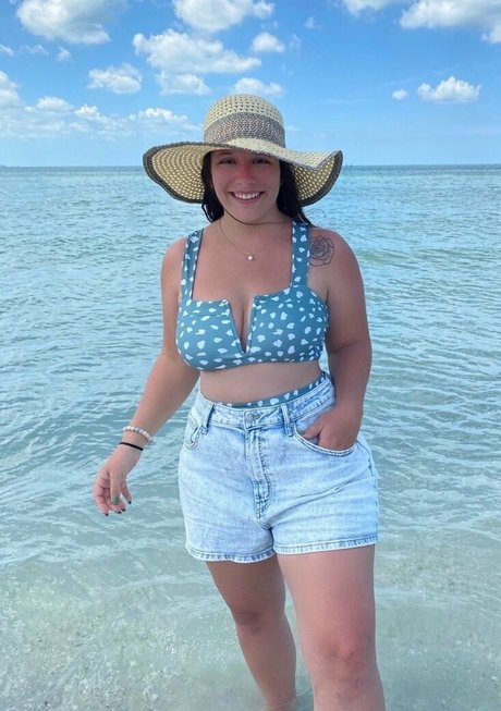 luckywithlola porn actress img