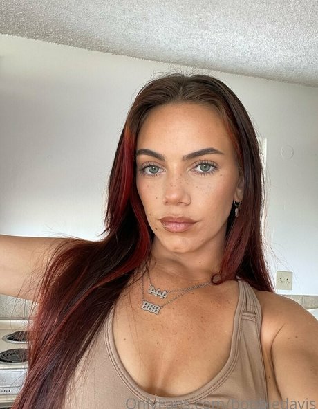 bobbiedavis naked model photo