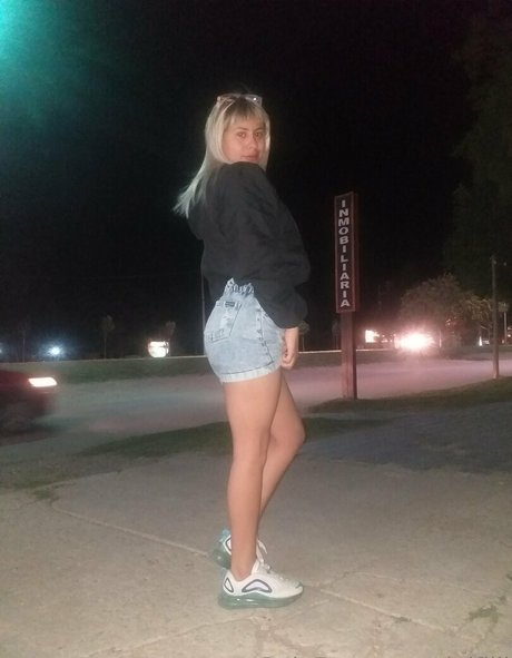 delfiiii pretty pornstar image