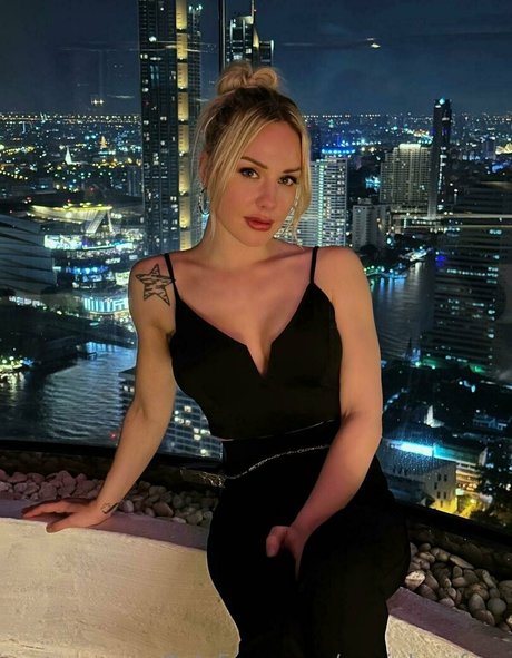 angielynxfree pretty actress img