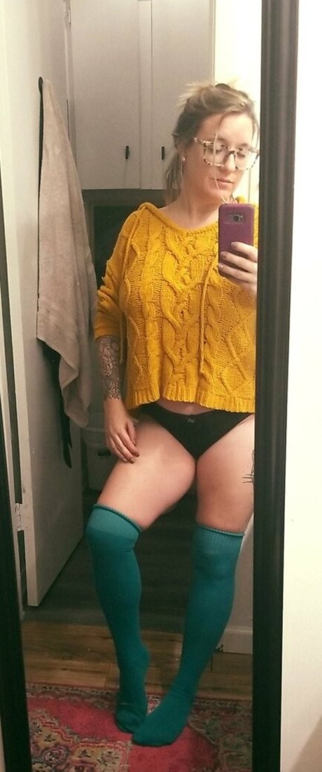 molleewaters hot star picture