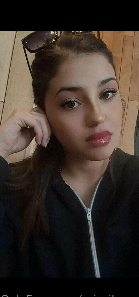 prisuarezx model erotic photo