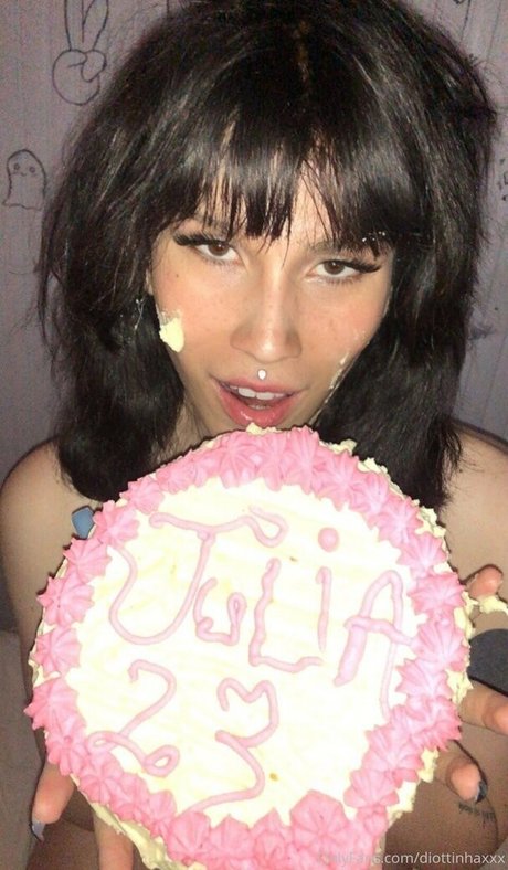 milkyspoil model sexy pic