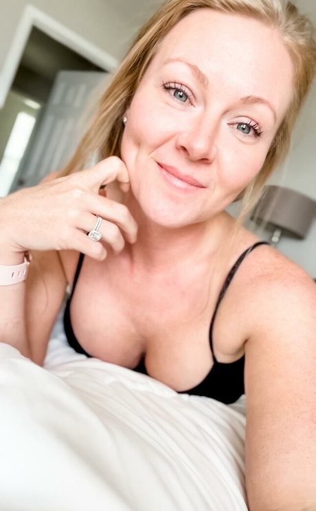 Dailyserena sexy star img