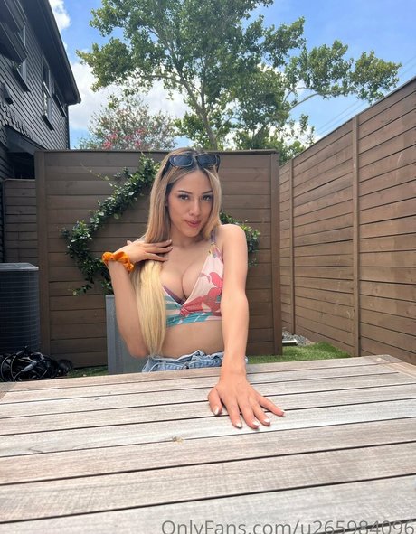 danagorgeus free actress pictures