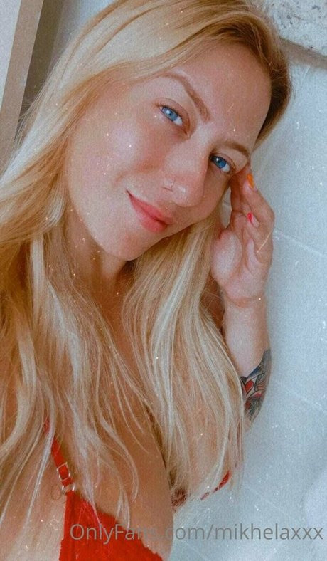 mikhelaxxx free model pictures