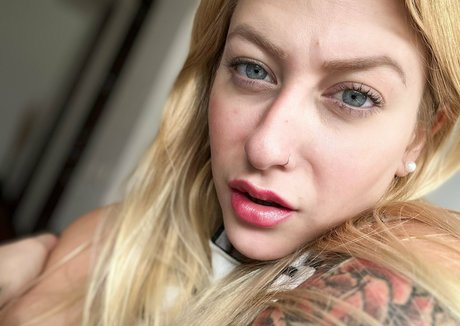 mikhelaxxx erotic actress pictures