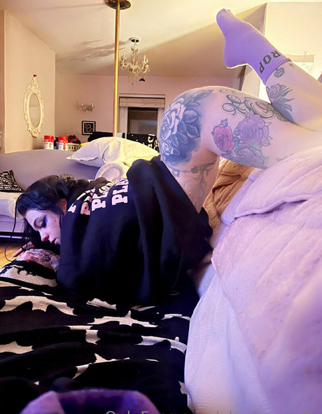 tied onlyfans top photo