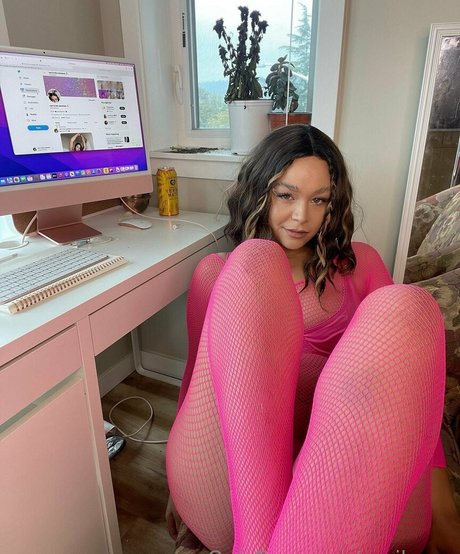 Nariluvsu model high quality photo