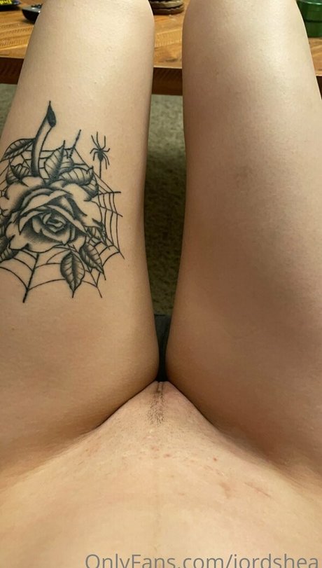 peachysheaa naked actress picture