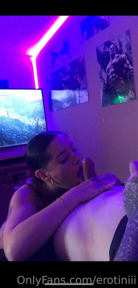 erotiniii sex model pics