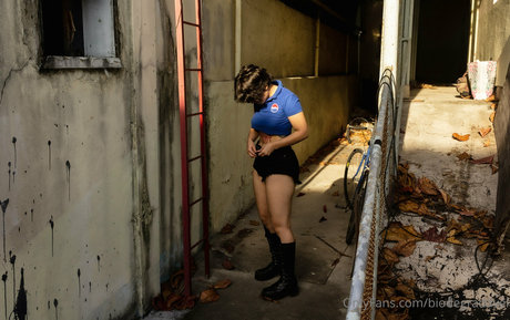 milf handjob onlyfans hot naked pic