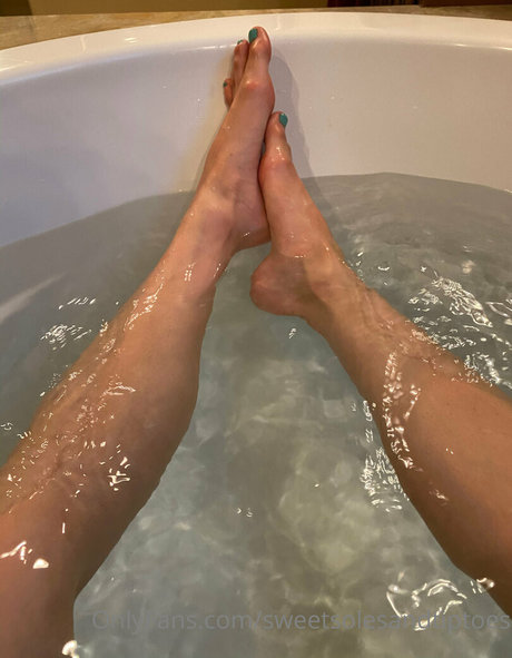 sweetsolesandtiptoes nude actress picture