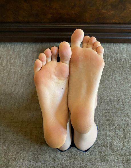 sweetsolesandtiptoes model nudes pics