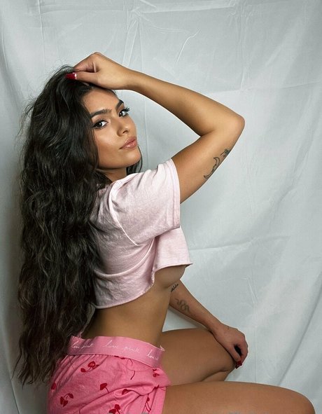 Serena Muniz model adult pic