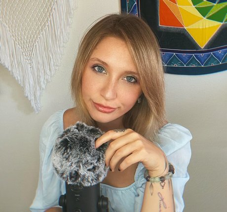 willowwhispers hot actress pictures