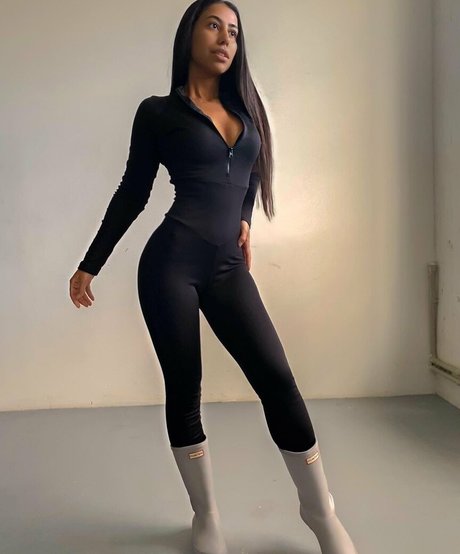 dayana wifey model xxx picture